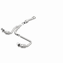 Load image into Gallery viewer, MagnaFlow Direct Fit Catalytic Converter 2011-2014 Express 1500 4.3L Underbody