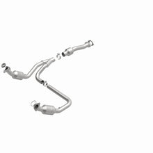 Load image into Gallery viewer, MagnaFlow Direct Fit Catalytic Converter 2011-2014 Express 1500 4.3L Underbody