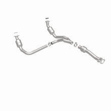 Load image into Gallery viewer, MagnaFlow Direct Fit Catalytic Converter 2011-2014 Express 1500 4.3L Underbody