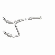Load image into Gallery viewer, MagnaFlow Direct Fit Catalytic Converter 2011-2014 Express 1500 4.3L Underbody