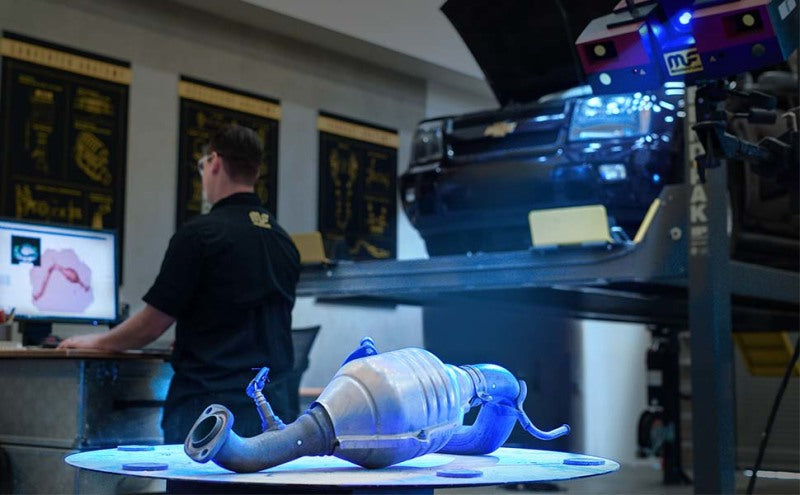 MagnaFlow Direct Fit Catalytic Converter 10-14 Ford F-150 SVT Raptor 6.2L - Right