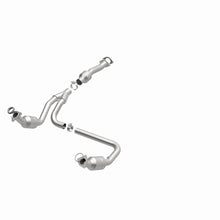 Load image into Gallery viewer, MagnaFlow Direct Fit Catalytic Converter 2011-2014 Express 1500 4.3L Underbody