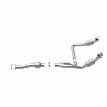 Load image into Gallery viewer, MagnaFlow Direct Fit Catalytic Converter 2011-2014 Express 1500 4.3L Underbody