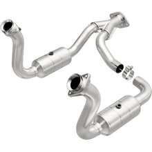 Load image into Gallery viewer, MagnaFlow DF Cat Conv 08-10 Ford F-250/F-250 SD/F-350/F-350 SD 5.4L/6.8L/F-450 SD 6.8L Y-Pipe Assy