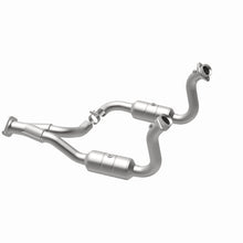 Load image into Gallery viewer, MagnaFlow DF Cat Conv 08-10 Ford F-250/F-250 SD/F-350/F-350 SD 5.4L/6.8L/F-450 SD 6.8L Y-Pipe Assy