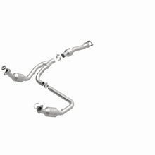 Load image into Gallery viewer, MagnaFlow Direct Fit Catalytic Converter 2011-2014 Express 1500 4.3L Underbody