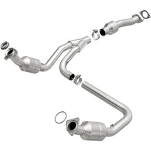 Load image into Gallery viewer, MagnaFlow Direct Fit Catalytic Converter 2011-2014 Express 1500 4.3L Underbody