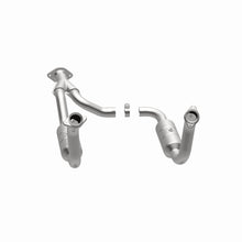 Load image into Gallery viewer, MagnaFlow DF Cat Conv 08-10 Ford F-250/F-250 SD/F-350/F-350 SD 5.4L/6.8L/F-450 SD 6.8L Y-Pipe Assy