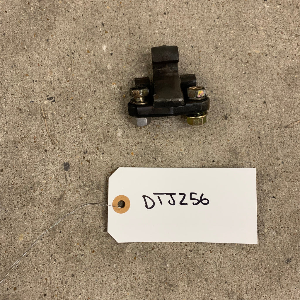 V160 Release Fork Retainer