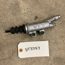 Load image into Gallery viewer, V160 Slave Cylinder 3AN Fittings