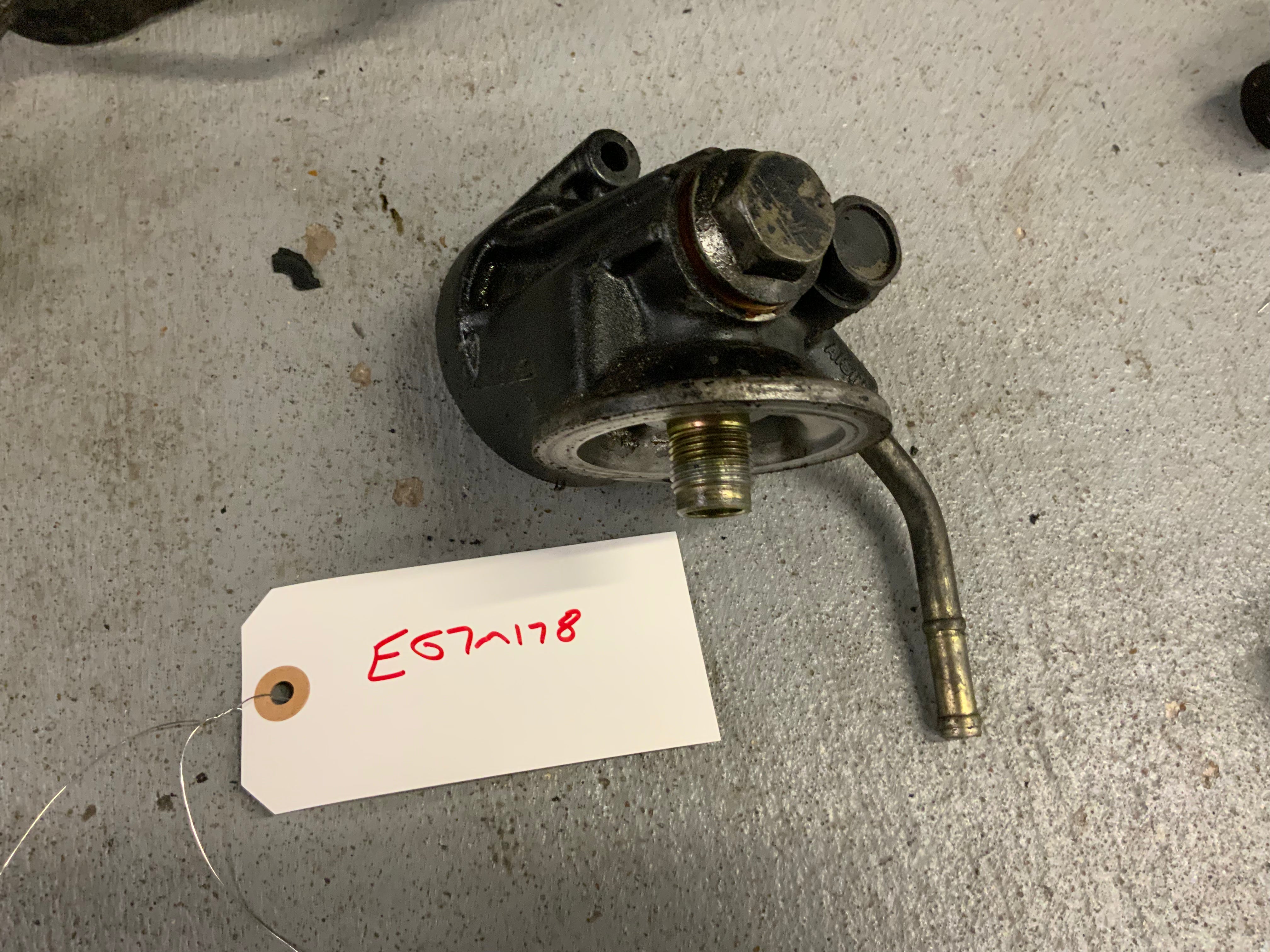 7MGTE Oil Filter Housing with Bolt