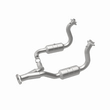 Load image into Gallery viewer, MagnaFlow DF Cat Conv 08-10 Ford F-250/F-250 SD/F-350/F-350 SD 5.4L/6.8L/F-450 SD 6.8L Y-Pipe Assy