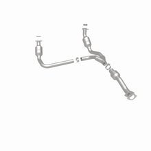 Load image into Gallery viewer, MagnaFlow Direct Fit Catalytic Converter 2011-2014 Express 1500 4.3L Underbody