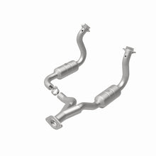 Load image into Gallery viewer, MagnaFlow DF Cat Conv 08-10 Ford F-250/F-250 SD/F-350/F-350 SD 5.4L/6.8L/F-450 SD 6.8L Y-Pipe Assy