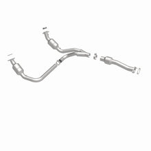 Load image into Gallery viewer, MagnaFlow Direct Fit Catalytic Converter 2011-2014 Express 1500 4.3L Underbody
