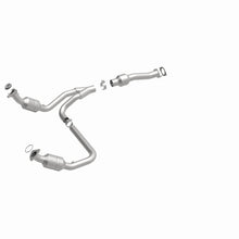 Load image into Gallery viewer, MagnaFlow Direct Fit Catalytic Converter 2011-2014 Express 1500 4.3L Underbody